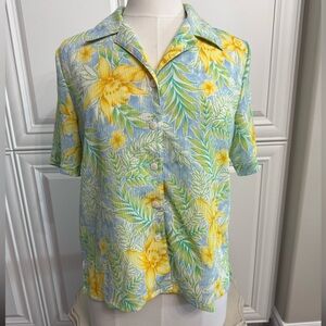 Alia Petites Size 8P Short Sleeve Button Down Blouse Blue w/Yellow Daffodils